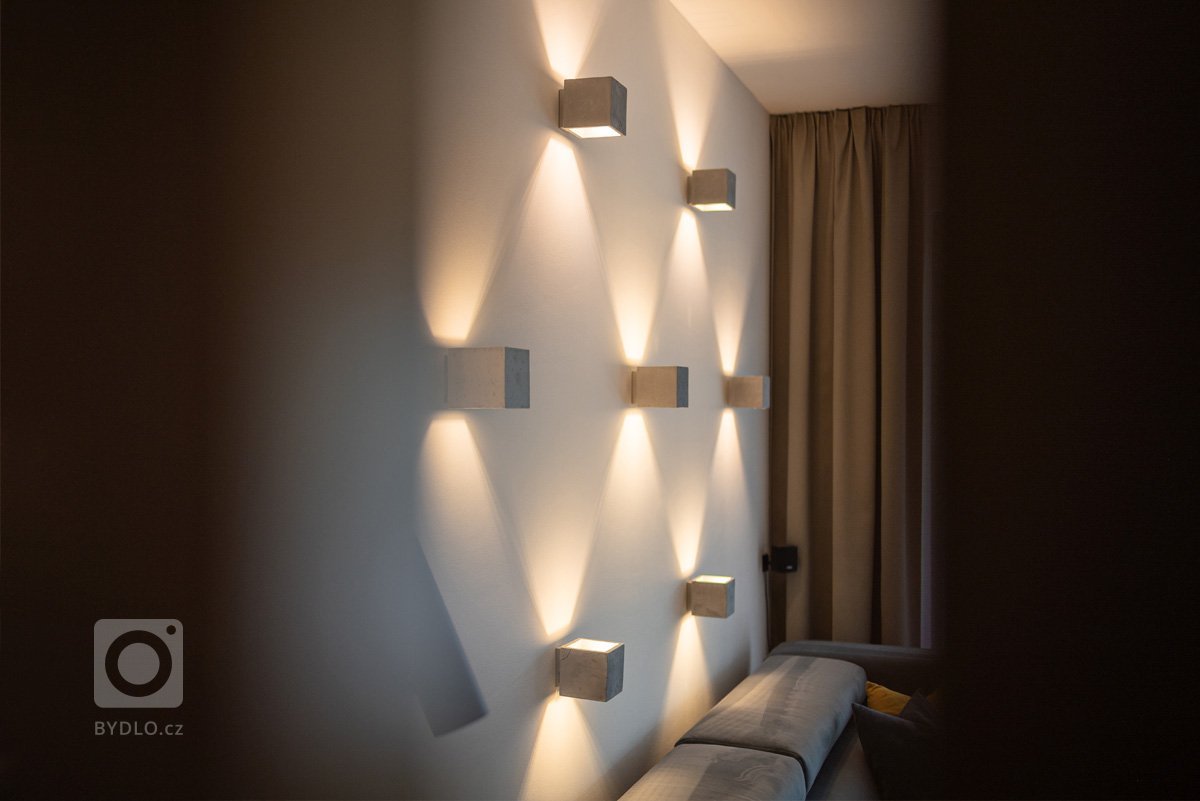 Pro mladý pracující pár, který tráví hodně času prací, ale má rád svou pohodu doma, vznikl návrh interiéru s&nbsp;důrazem na přírodní materiály. Bylo to…