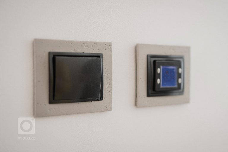 add picture to album