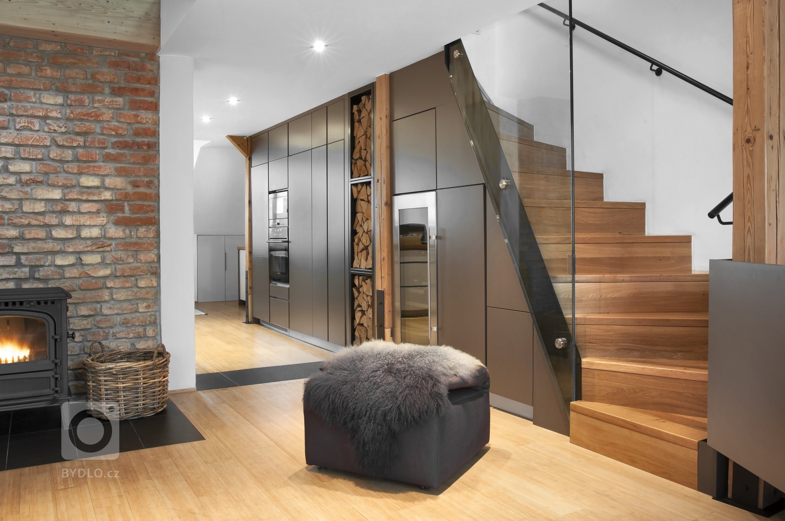 Bydlení v&nbsp;přírodě by bylo ideální, což nebylo kvůli práci a aktivitám možné. Proto se mladá rodina po šesti letech v&nbsp;mezonetovém bytě rozhodla pro…