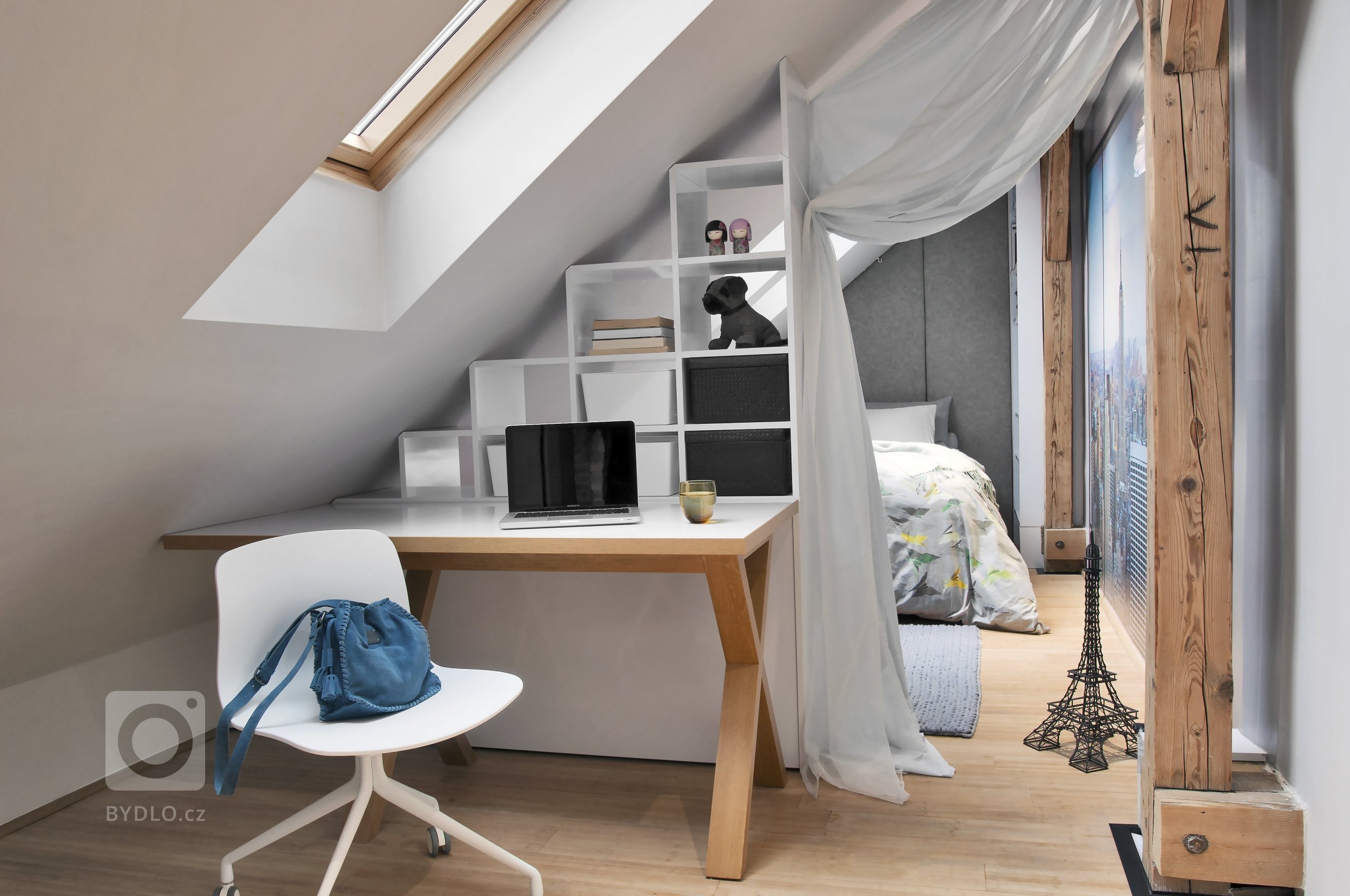 Bydlení v&nbsp;přírodě by bylo ideální, což nebylo kvůli práci a aktivitám možné. Proto se mladá rodina po šesti letech v&nbsp;mezonetovém bytě rozhodla pro…