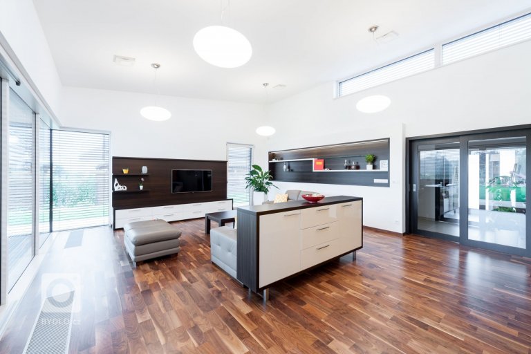 add picture to album