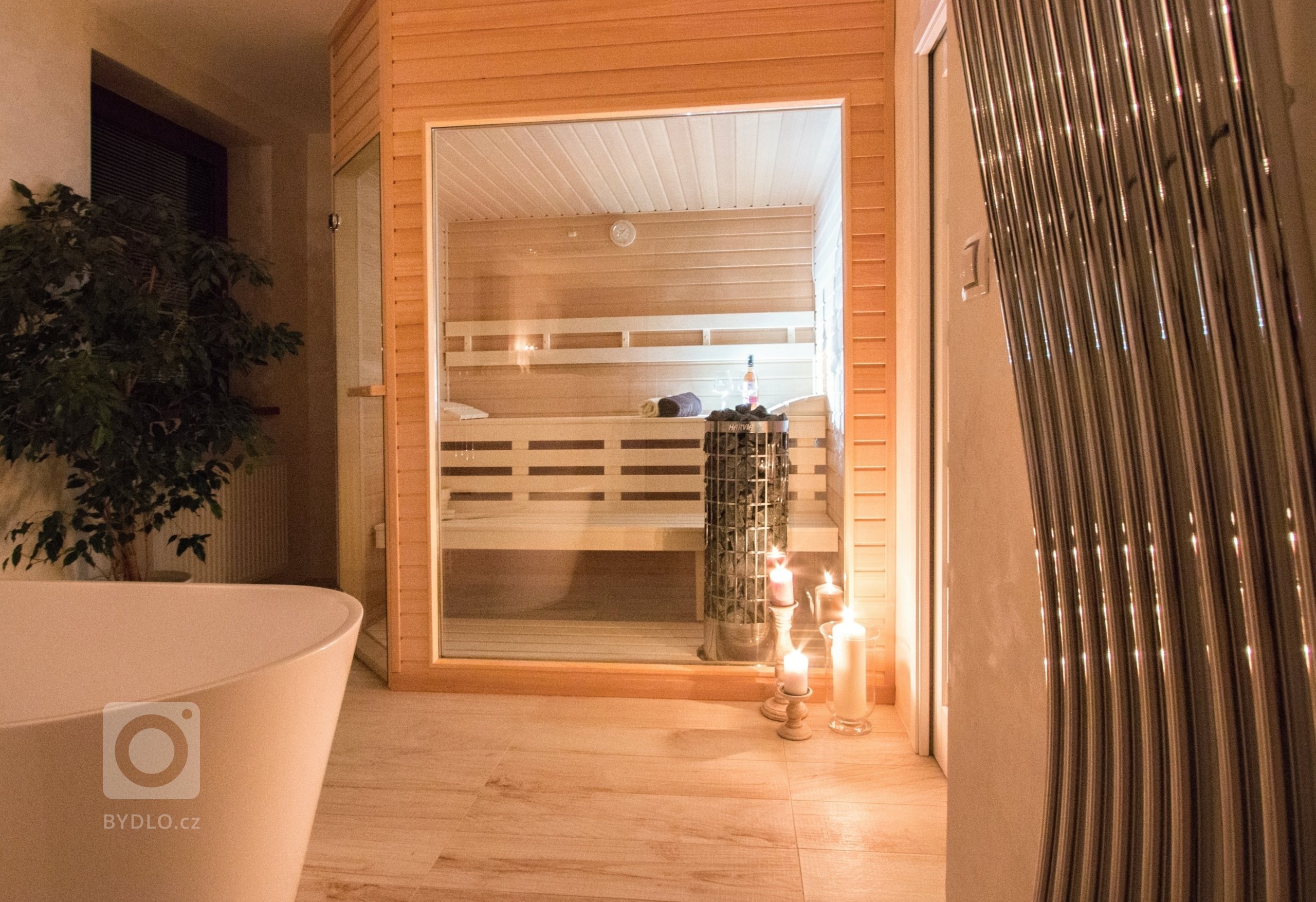 Postarší vilku nedaleko Kolína si vybrali mladí manželé jako svůj nový domov a útočiště pro klidný život s&nbsp;rychlým dosahem do hlavního města. Dům však již…