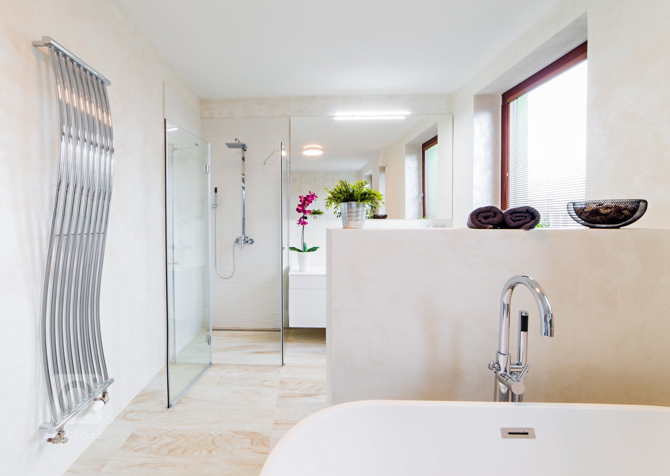 Postarší vilku nedaleko Kolína si vybrali mladí manželé jako svůj nový domov a útočiště pro klidný život s&nbsp;rychlým dosahem do hlavního města. Dům však již…