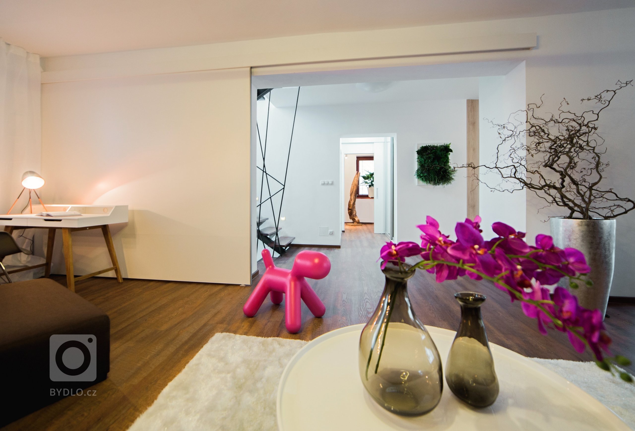 Postarší vilku nedaleko Kolína si vybrali mladí manželé jako svůj nový domov a útočiště pro klidný život s&nbsp;rychlým dosahem do hlavního města. Dům však již…