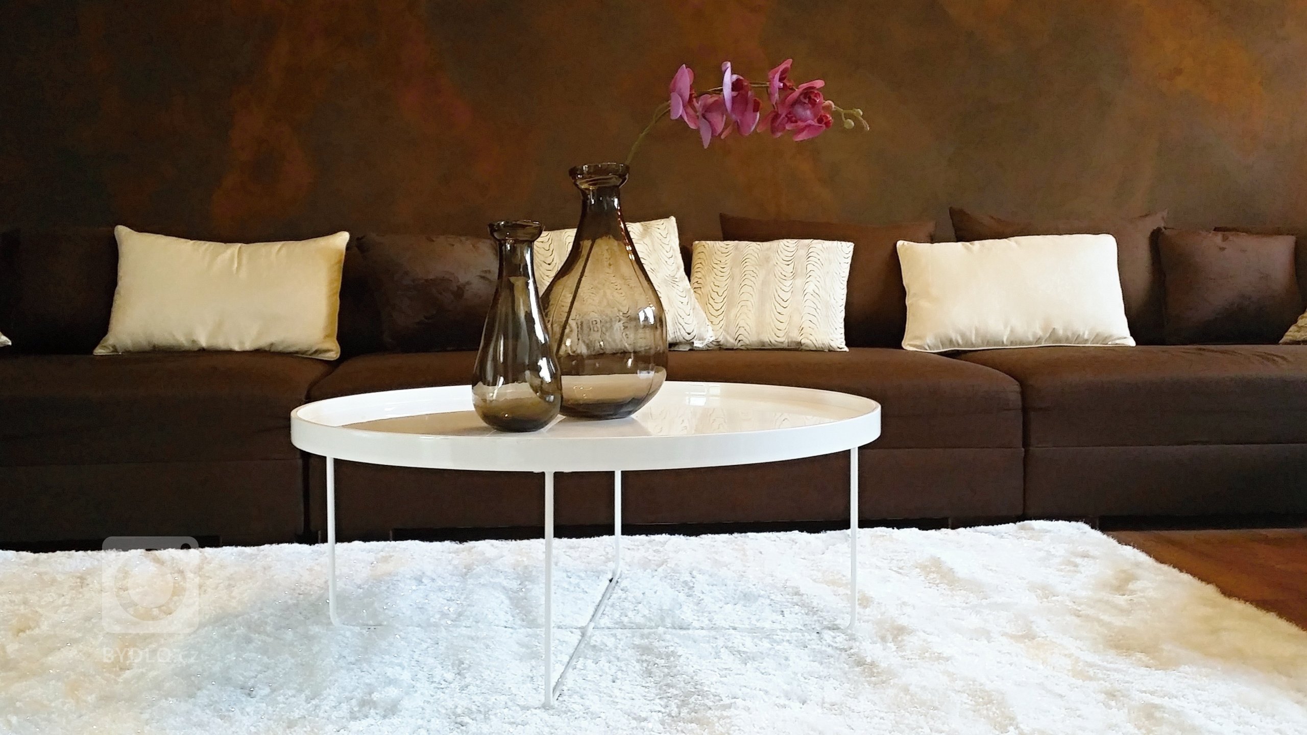 Postarší vilku nedaleko Kolína si vybrali mladí manželé jako svůj nový domov a útočiště pro klidný život s&nbsp;rychlým dosahem do hlavního města. Dům však již…