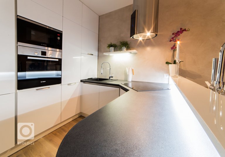 add picture to album