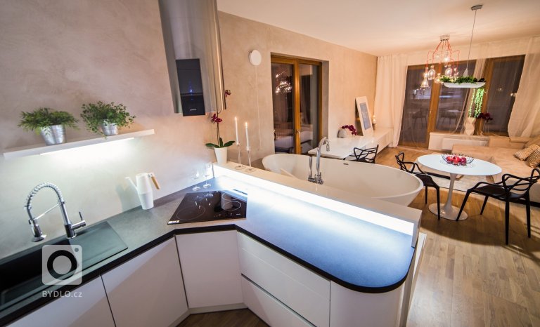 add picture to album