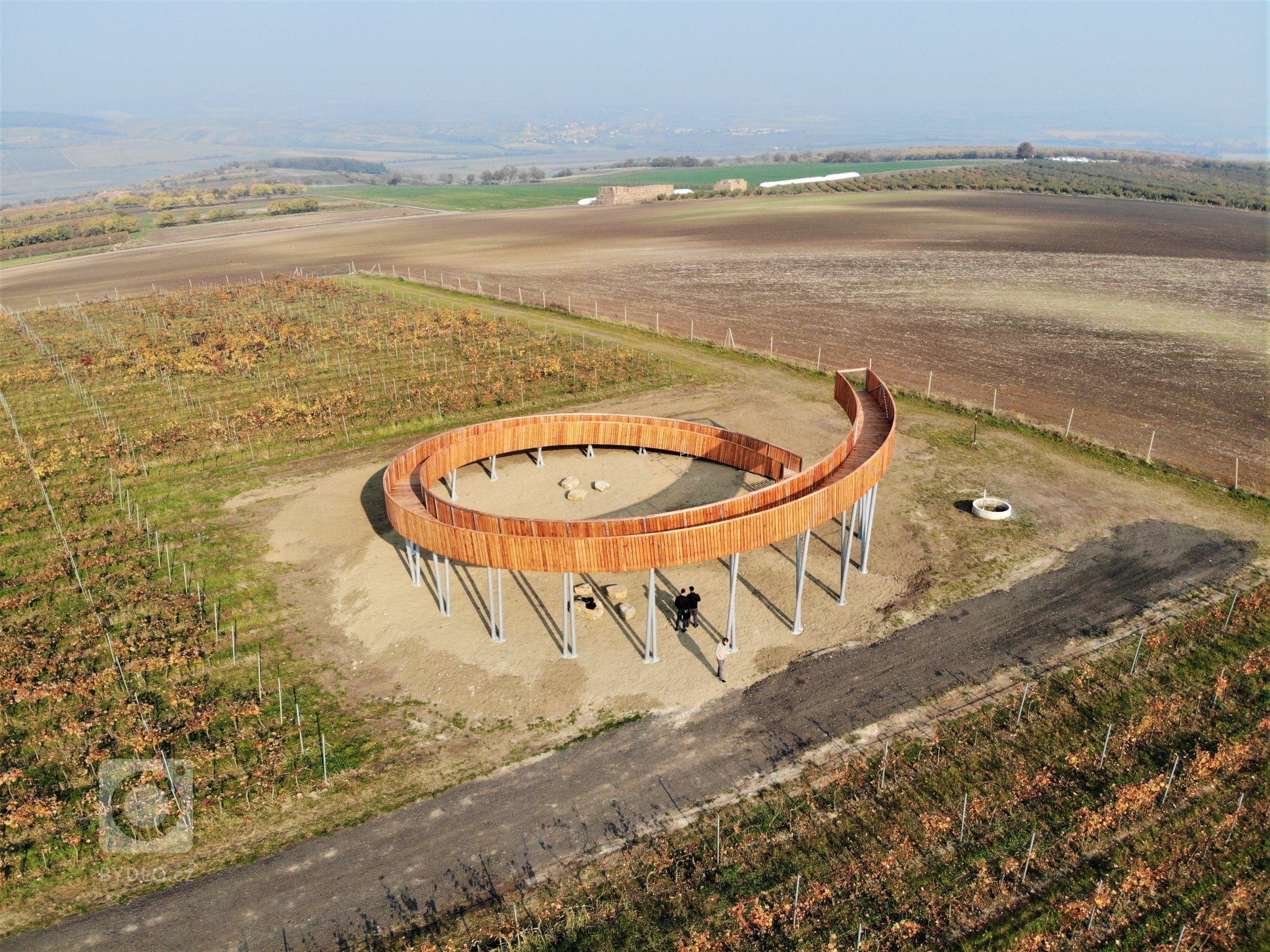 Fotografie z dronu, Kobylí, jižní Morava, vinice, rozhledna 