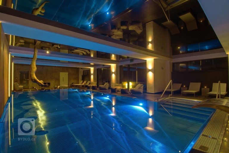 add picture to album