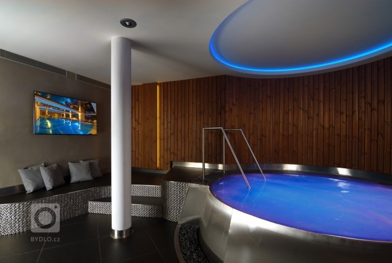 add picture to album