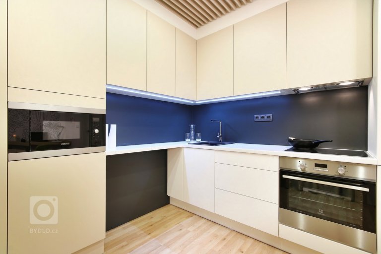 add picture to album