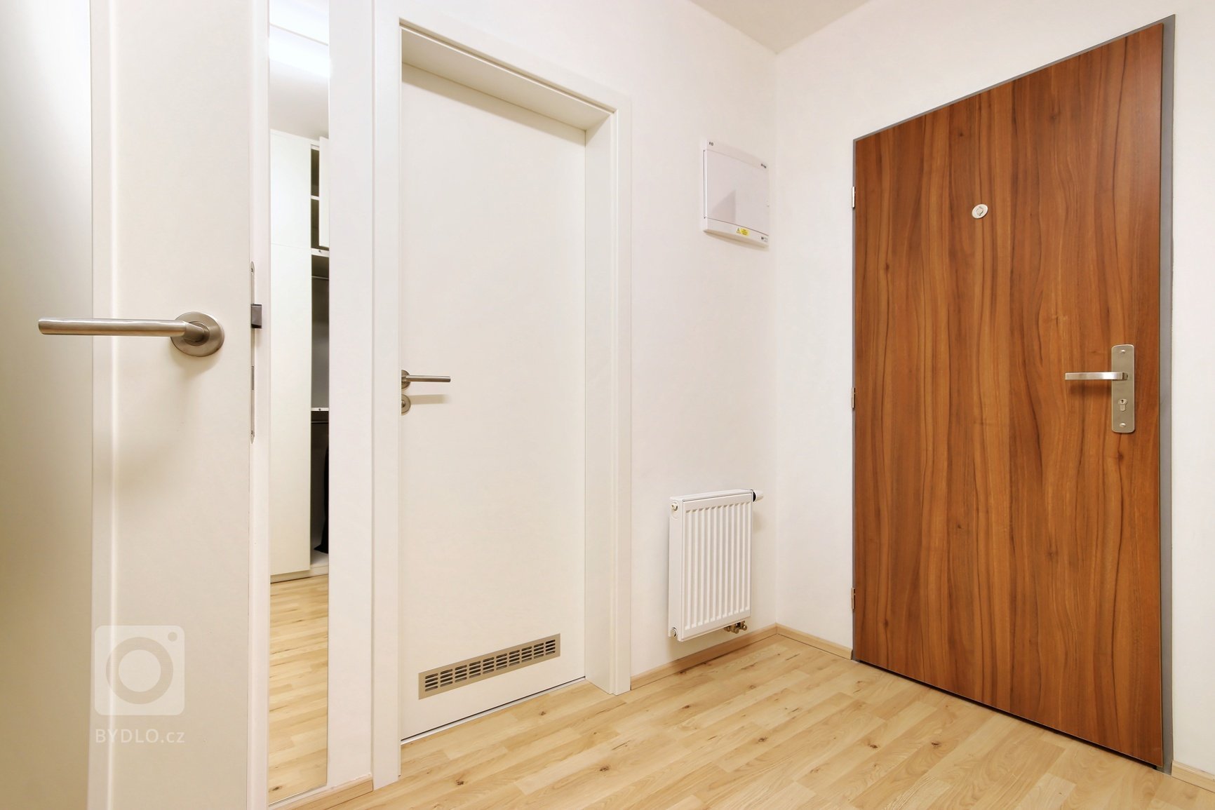 Zejména u malometrážních bytů jsou díky vysokým pořizovacím cenám stále žádanější chytrá řešení. My jsme jedno takové zvládli!&nbsp;

Byt na ulici Kigginsova…