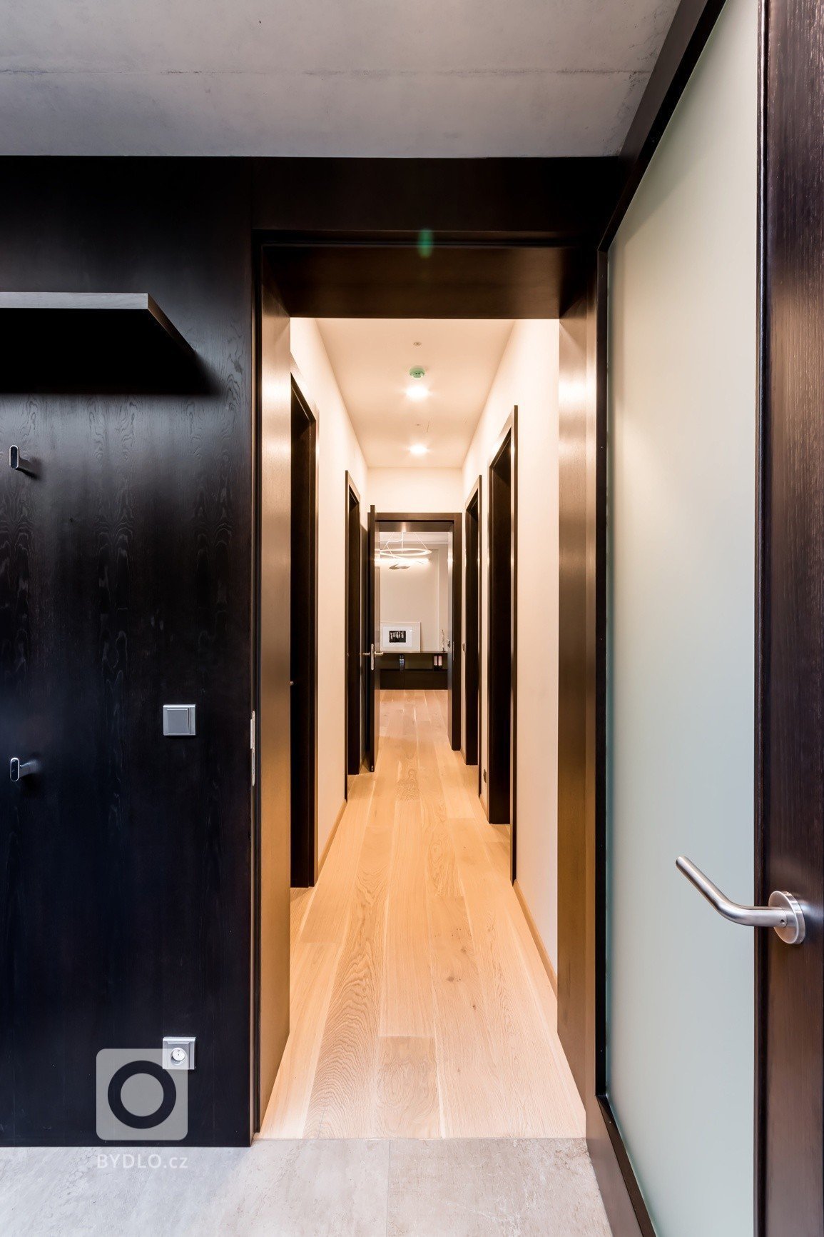 Nový dům na historických sklepech, to je výsledek našeho citlivého snažení, které se inspirovalo požadavky investora. Ladění detailů jsme zvládli na jedničku.…