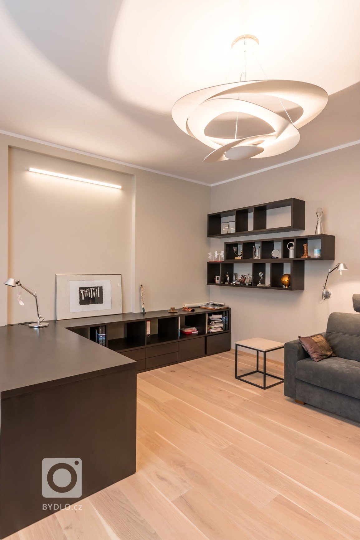 Nový dům na historických sklepech, to je výsledek našeho citlivého snažení, které se inspirovalo požadavky investora. Ladění detailů jsme zvládli na jedničku.…