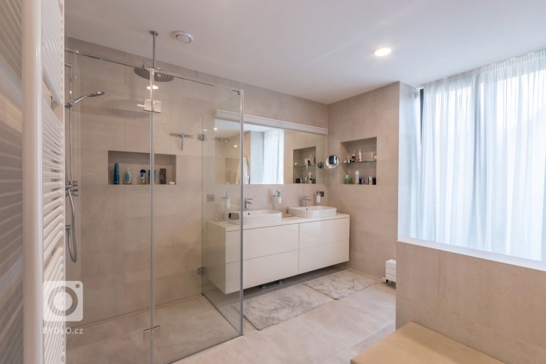 add picture to album