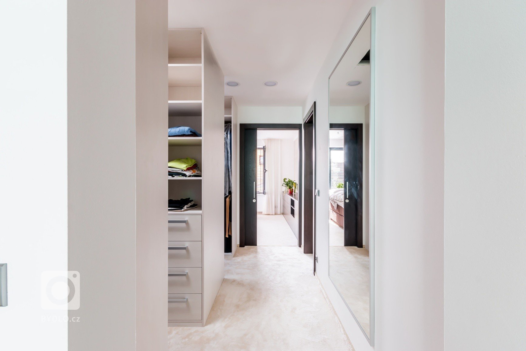 Nový dům na historických sklepech, to je výsledek našeho citlivého snažení, které se inspirovalo požadavky investora. Ladění detailů jsme zvládli na jedničku.…