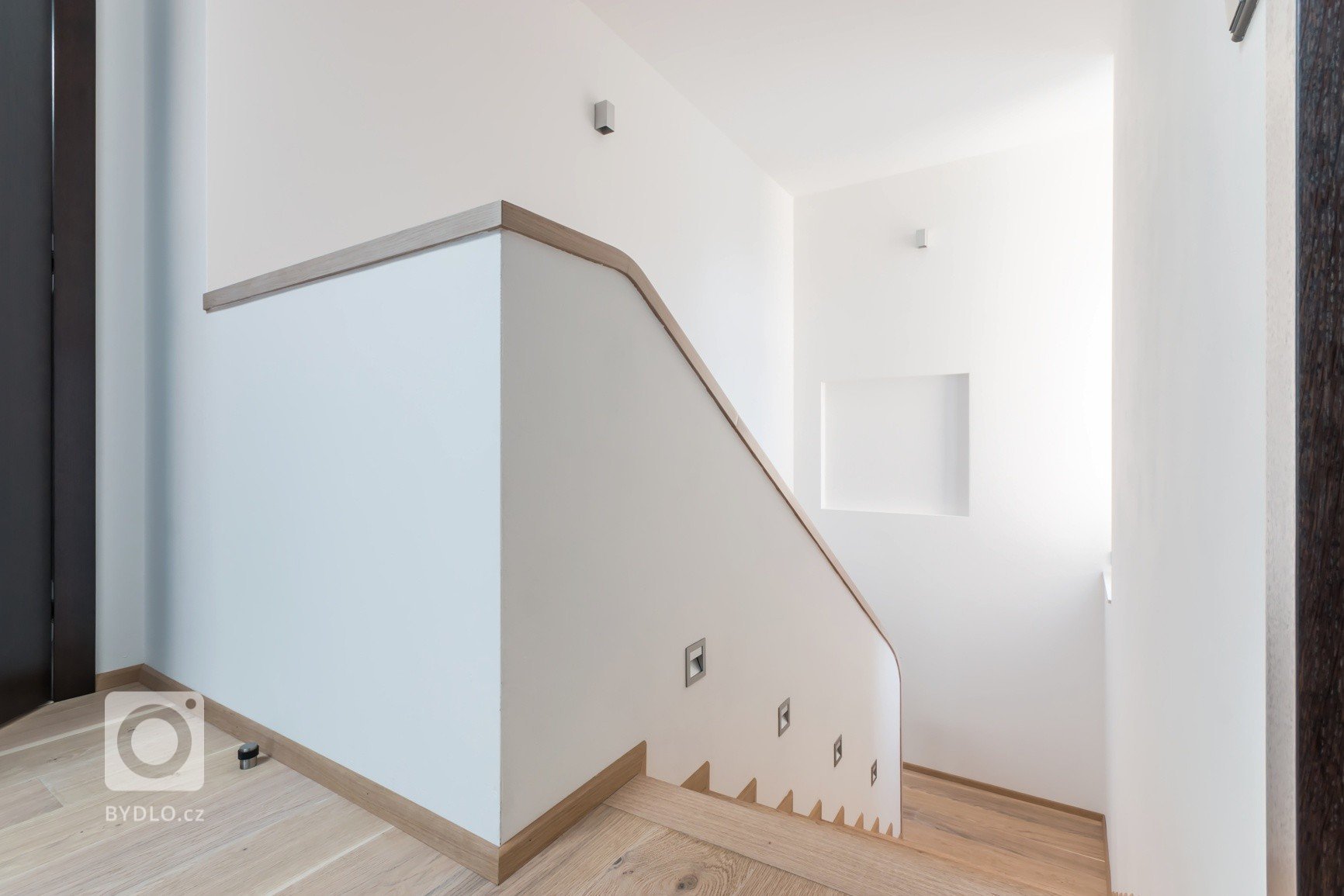 Nový dům na historických sklepech, to je výsledek našeho citlivého snažení, které se inspirovalo požadavky investora. Ladění detailů jsme zvládli na jedničku.…