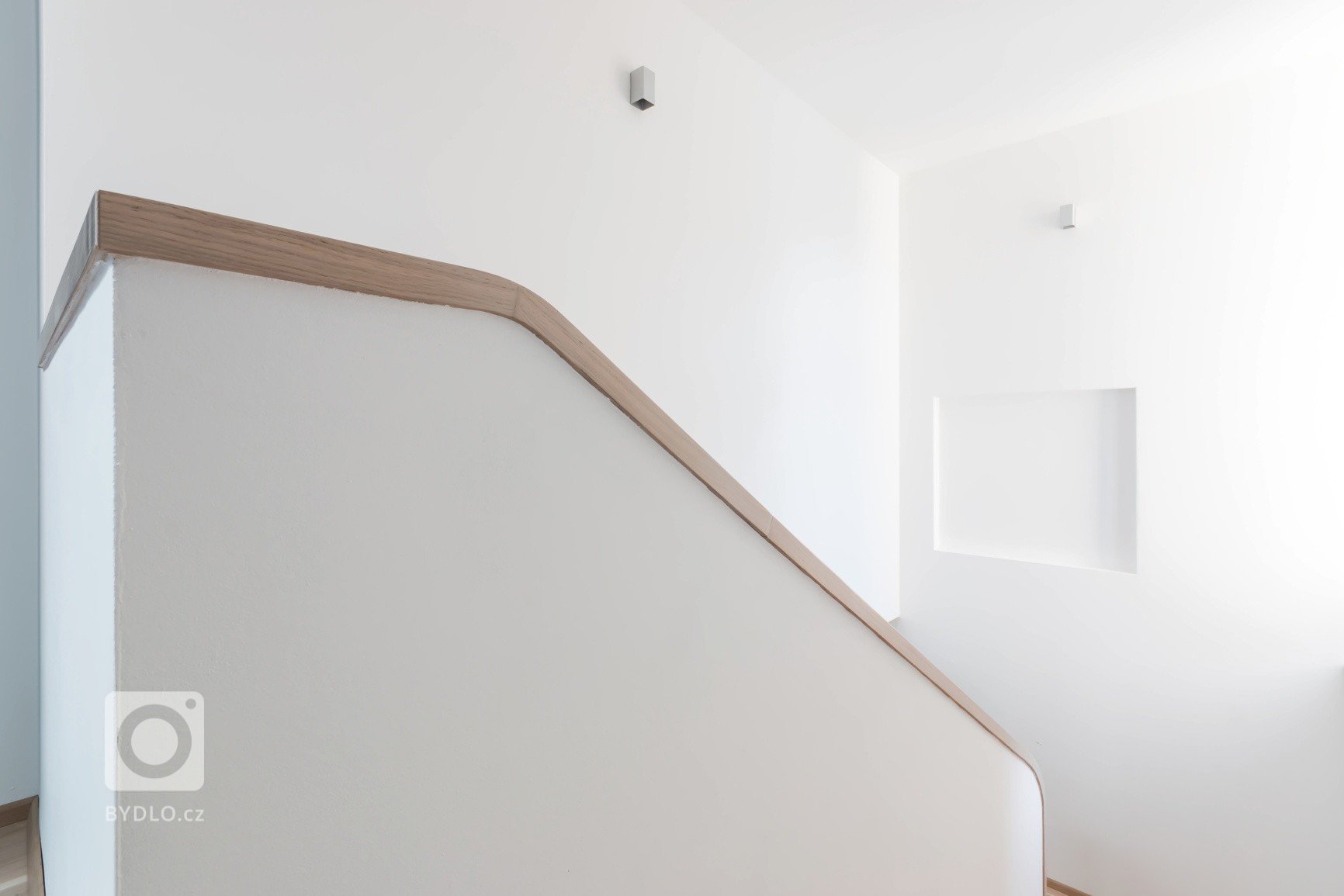 Nový dům na historických sklepech, to je výsledek našeho citlivého snažení, které se inspirovalo požadavky investora. Ladění detailů jsme zvládli na jedničku.…