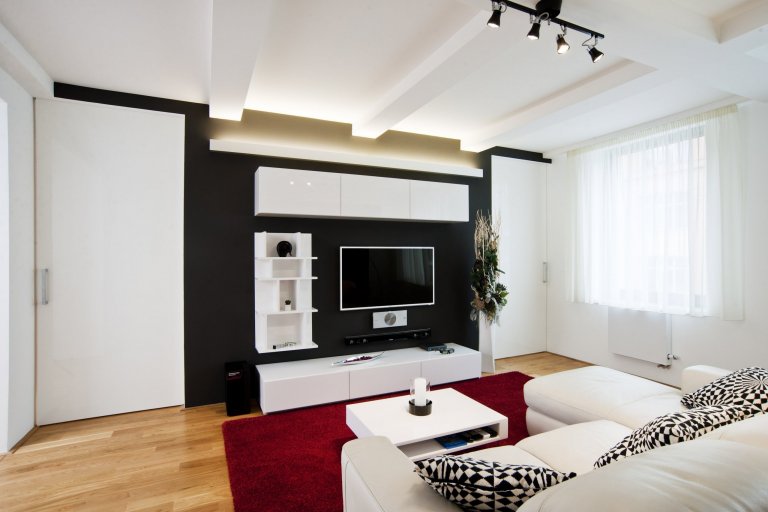 Interiérový design na vynikající adrese. Tak lze vystihnout realizaci v&nbsp;luxusním pražském bytě s&nbsp;atraktivním nábytkem navrženým na míru.&nbsp…