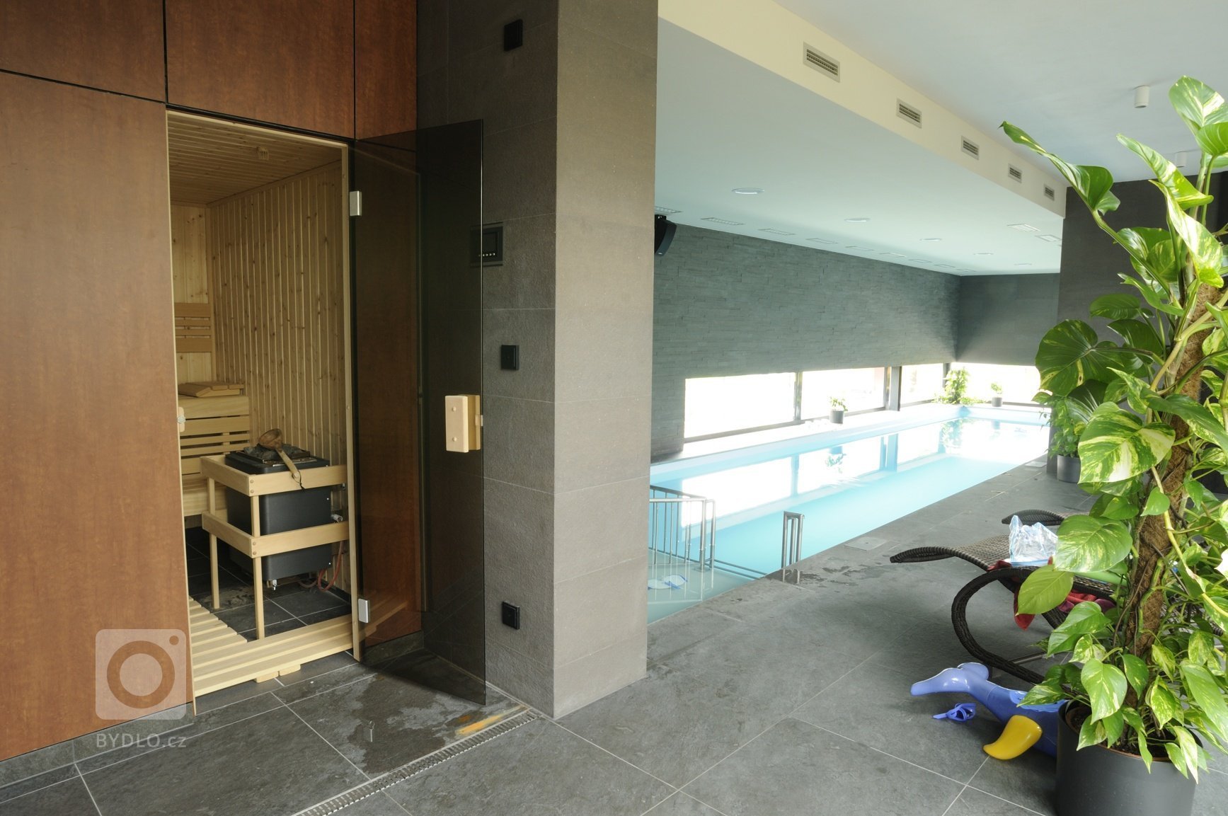 Výjimečná realizace ve výjimečném domě zahrnula výrobu nábytku na míru i praktické stavební úpravy. Podstata novostavby domu, stojícího nedaleko lesa v&nbsp…