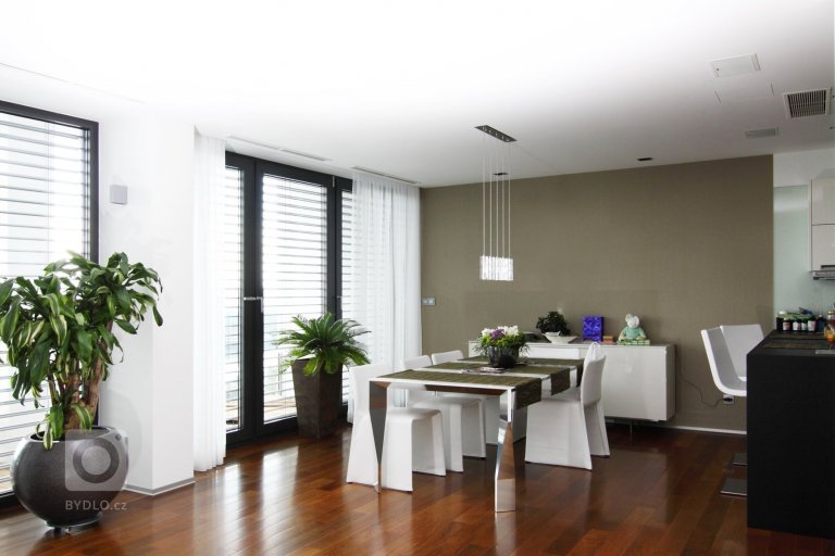 add picture to album