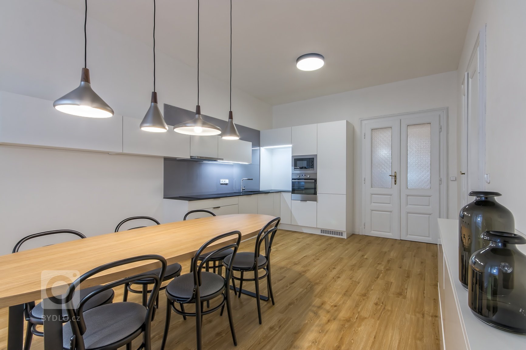 Dispozice : 4 kk &nbsp;Užitná plocha : 100 m &nbsp;Realizace : 2015

Majitel bytu v&nbsp;centru Brna ho pořídil za účelem zajištění dočasného bydlení pro…