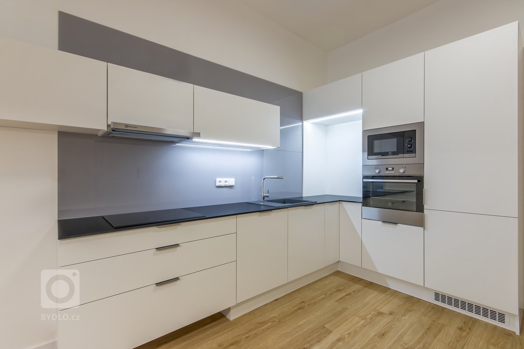 Dispozice : 4 kk &nbsp;Užitná plocha : 100 m &nbsp;Realizace : 2015

Majitel bytu v&nbsp;centru Brna ho pořídil za účelem zajištění dočasného bydlení pro…