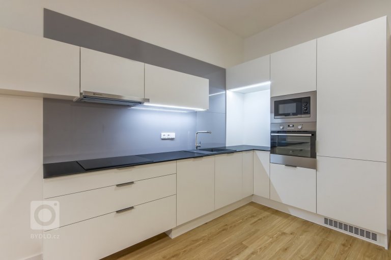 add picture to album