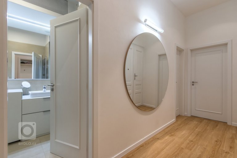 add picture to album