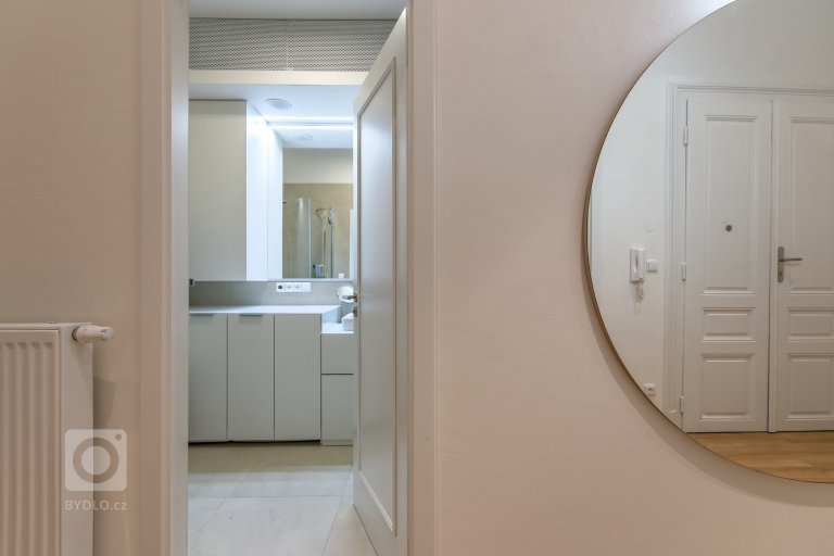 add picture to album