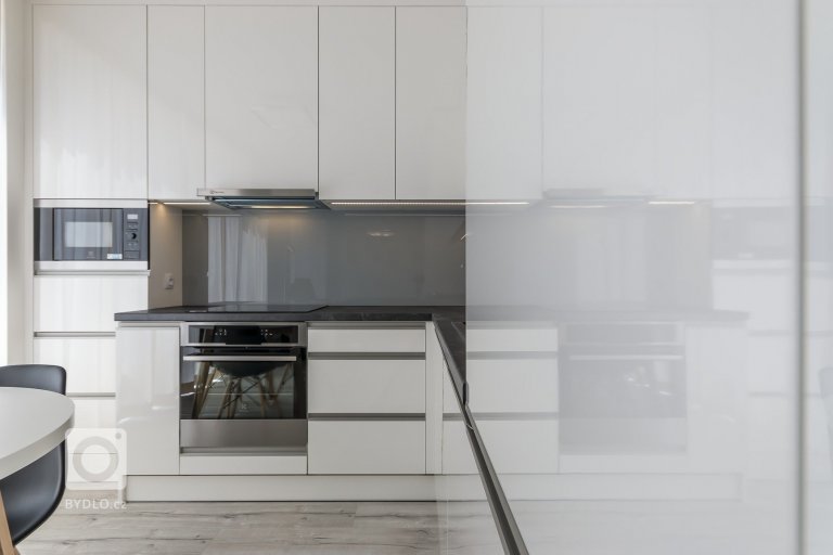 add picture to album