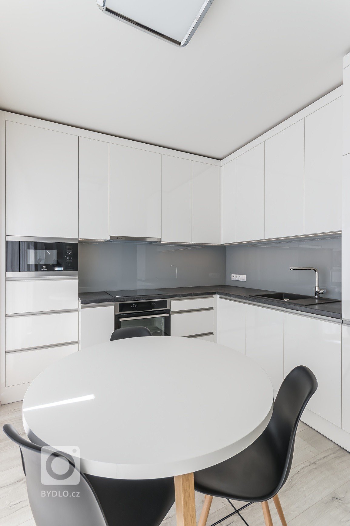 Majitel bytu v&nbsp;novostavbě bytového domu v&nbsp;centru Brna se rozhodl pro spolupráci s&nbsp;námi z&nbsp;důvodu nabídky komplexní služby od návrhu po…