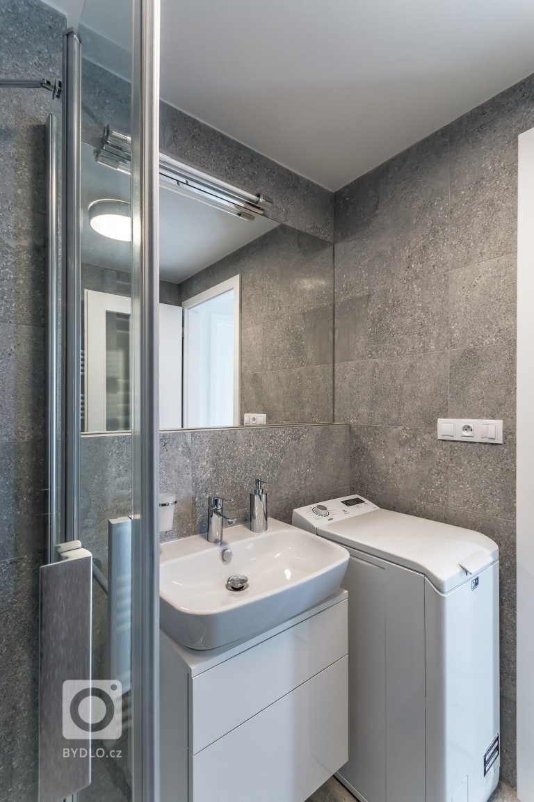 add picture to album