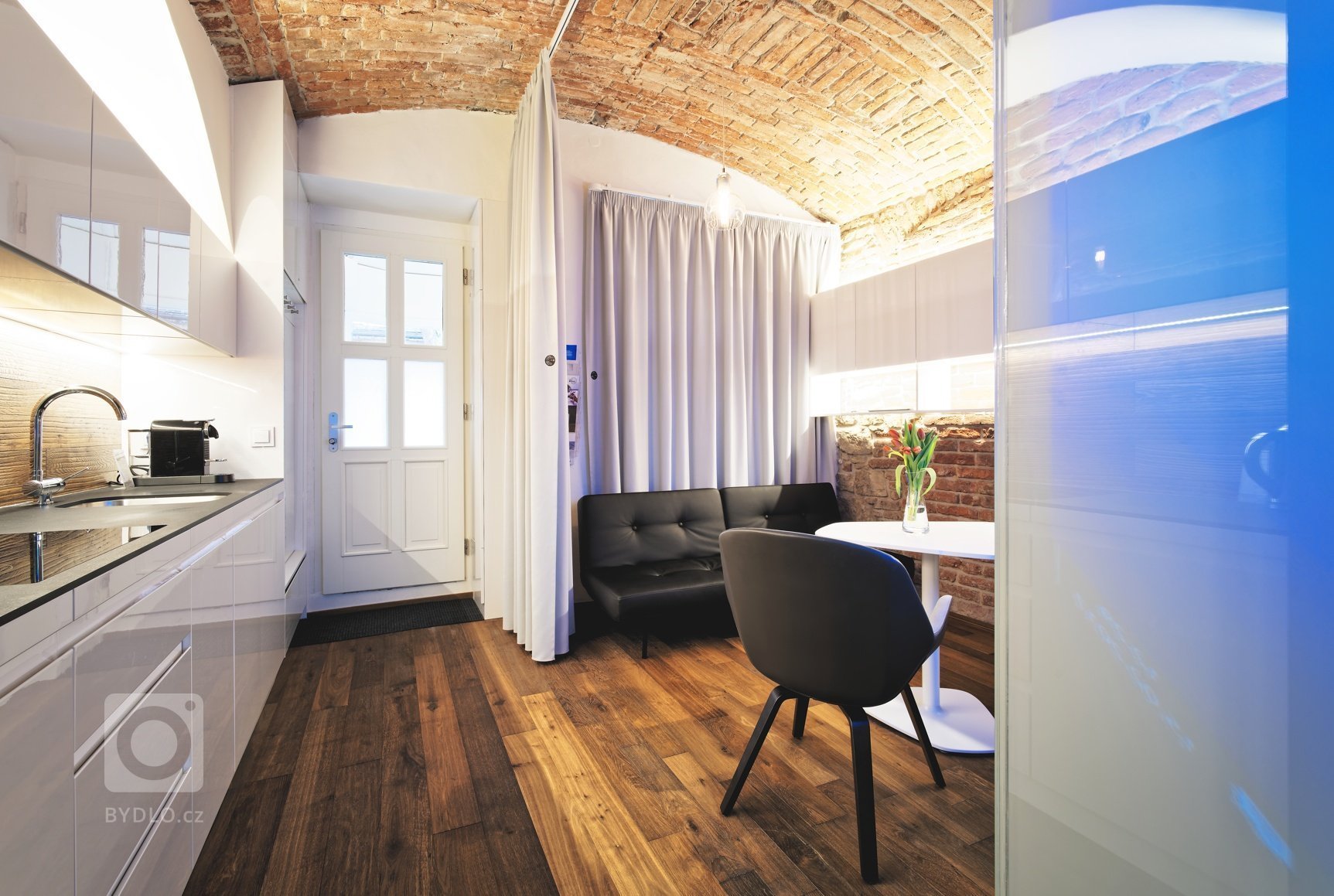 Jsme spolutvůrci jedinečného projektu Ing. Arch. Adama Rujbra, který se nazývá Living Showroom. Jednalo se o realizaci interiéru atypického nevyužívaného…