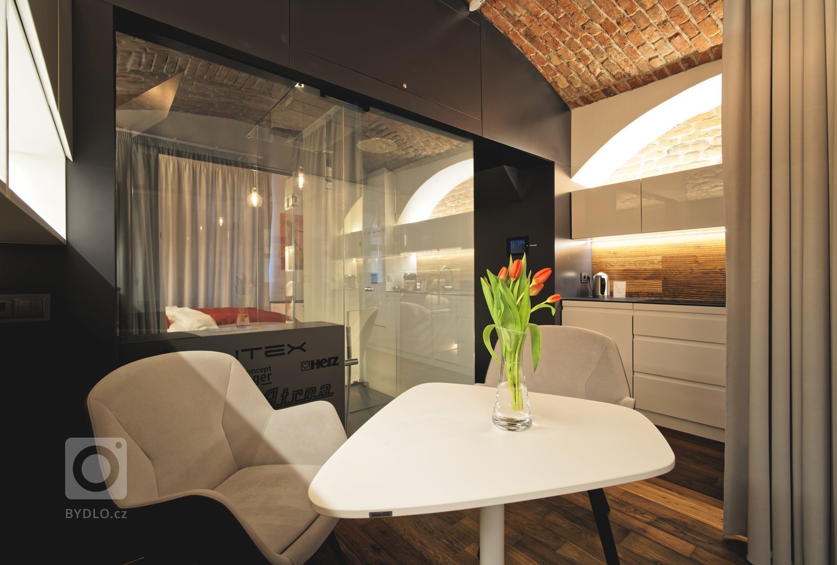 Jsme spolutvůrci jedinečného projektu Ing. Arch. Adama Rujbra, který se nazývá Living Showroom. Jednalo se o realizaci interiéru atypického nevyužívaného…