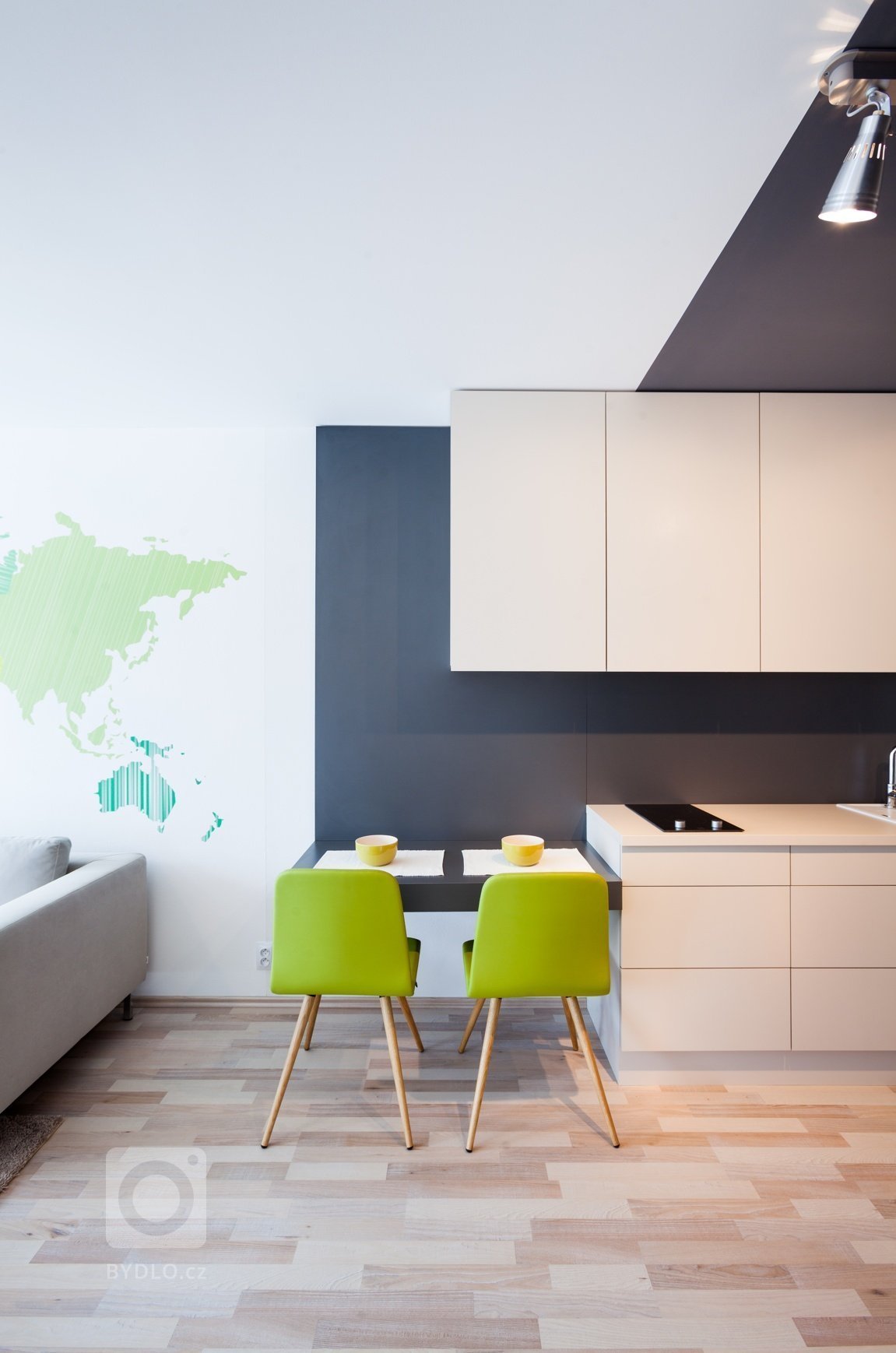 Nový bytový komplex v&nbsp;brněnské Slatině nabídnul množství holých bytů, z&nbsp;nichž jsme jeden oblékli do severského stylu.&nbsp;

Měli jsme navrhnout a…