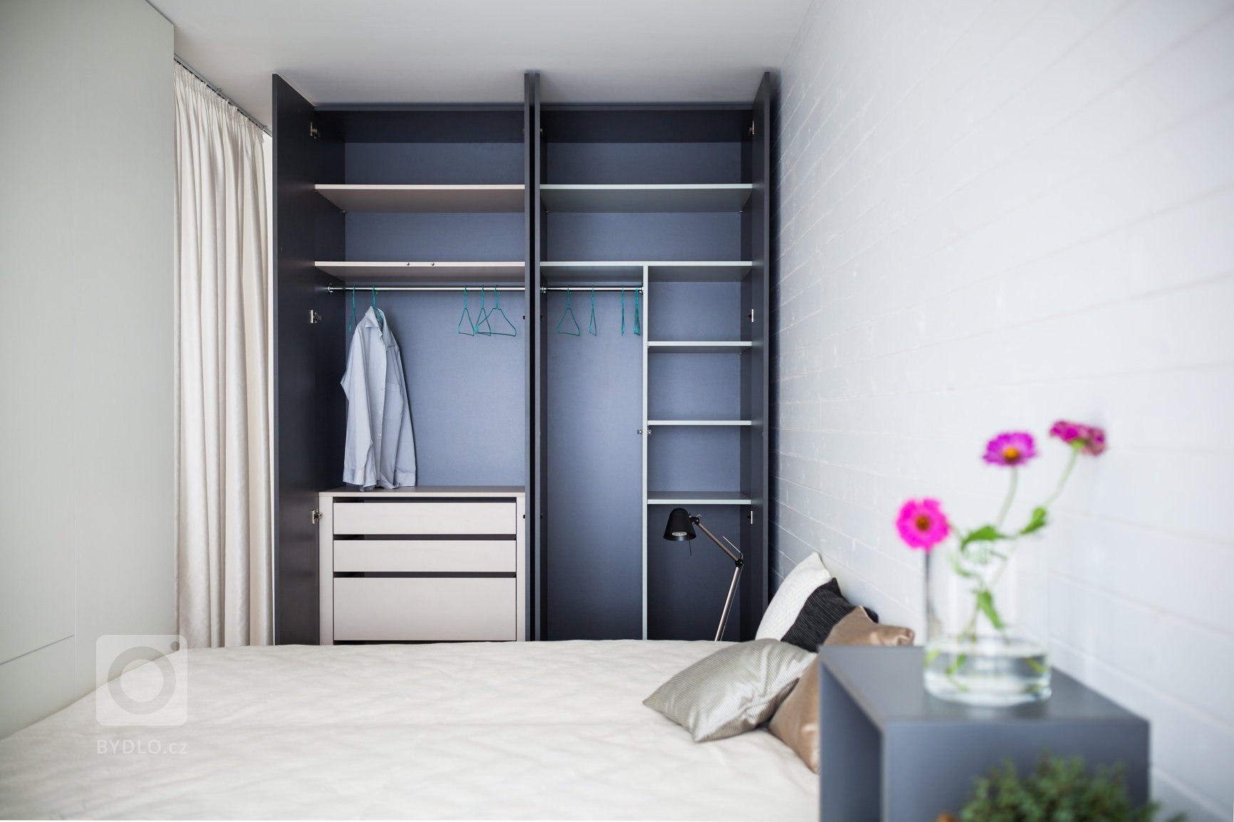 Nový bytový komplex v&nbsp;brněnské Slatině nabídnul množství holých bytů, z&nbsp;nichž jsme jeden oblékli do severského stylu.&nbsp;

Měli jsme navrhnout a…