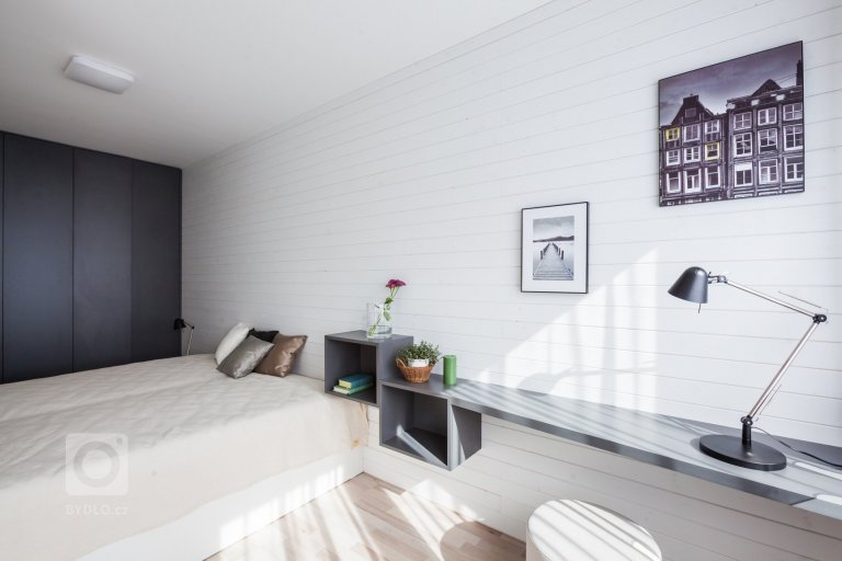 add picture to album