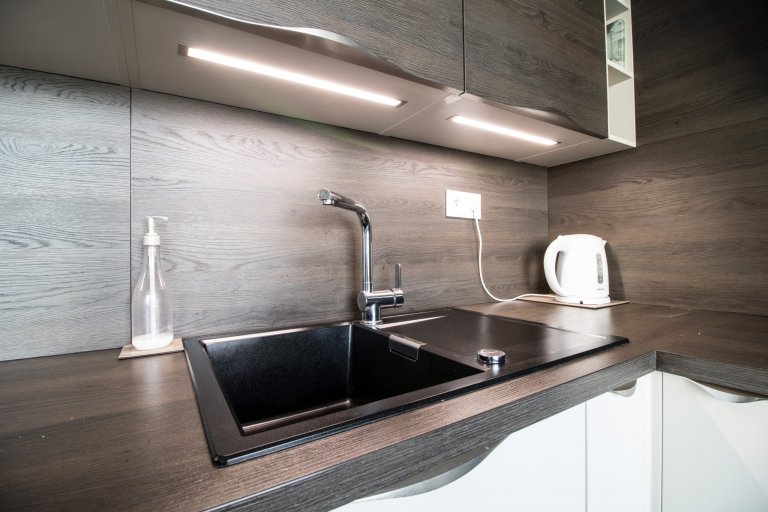 I z maličké kuchyně se dá vykouzlit místo, ze kterého nebudete chtít odejít.&nbsp;
