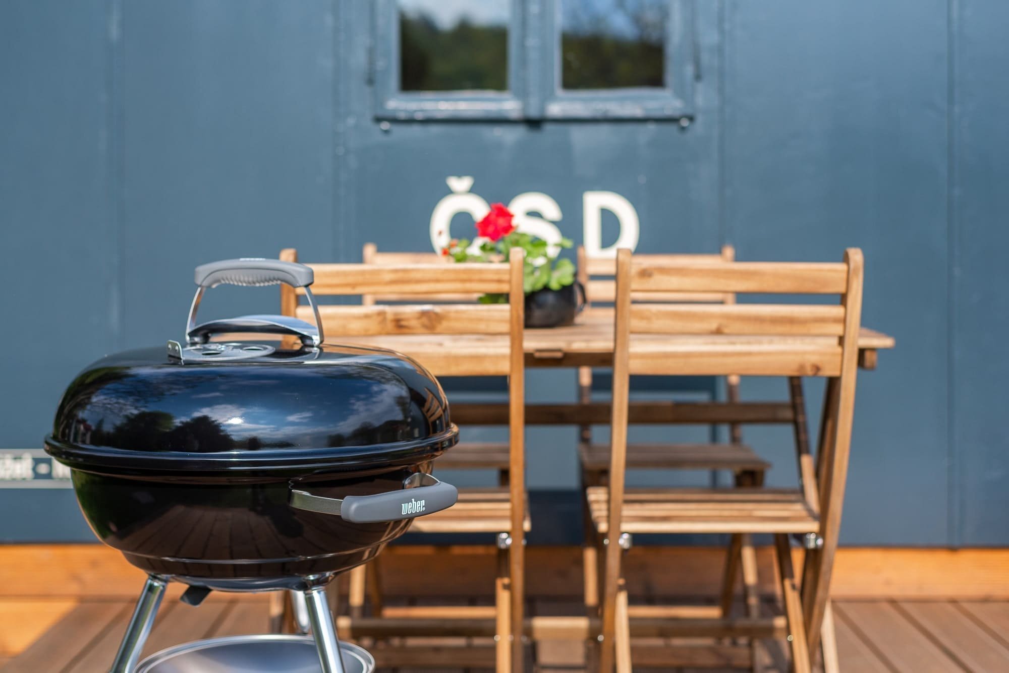 Místo chaty mají vagón