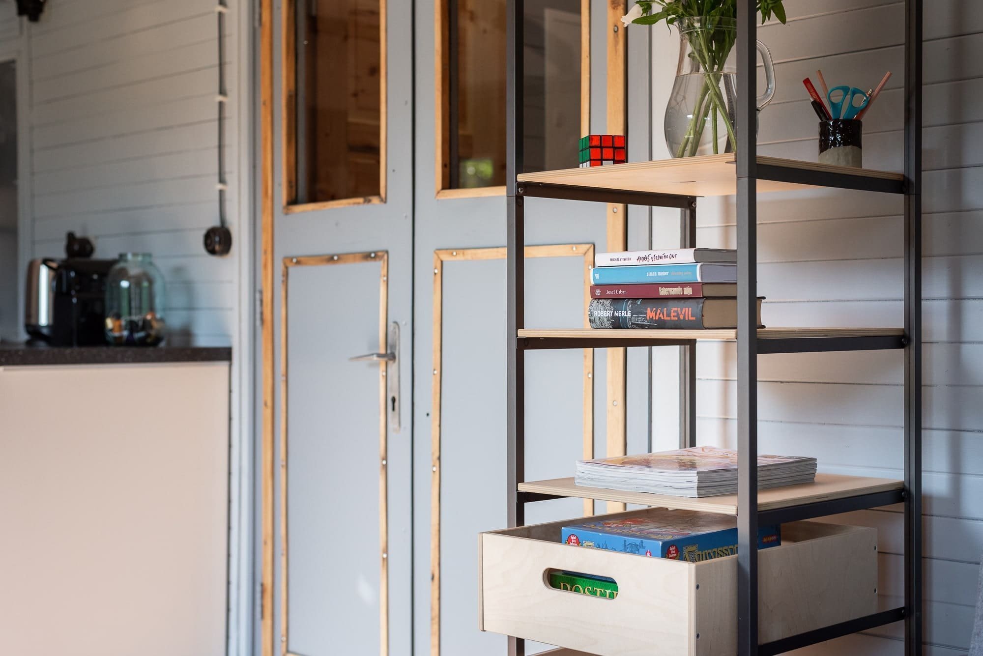 Místo chaty mají vagón