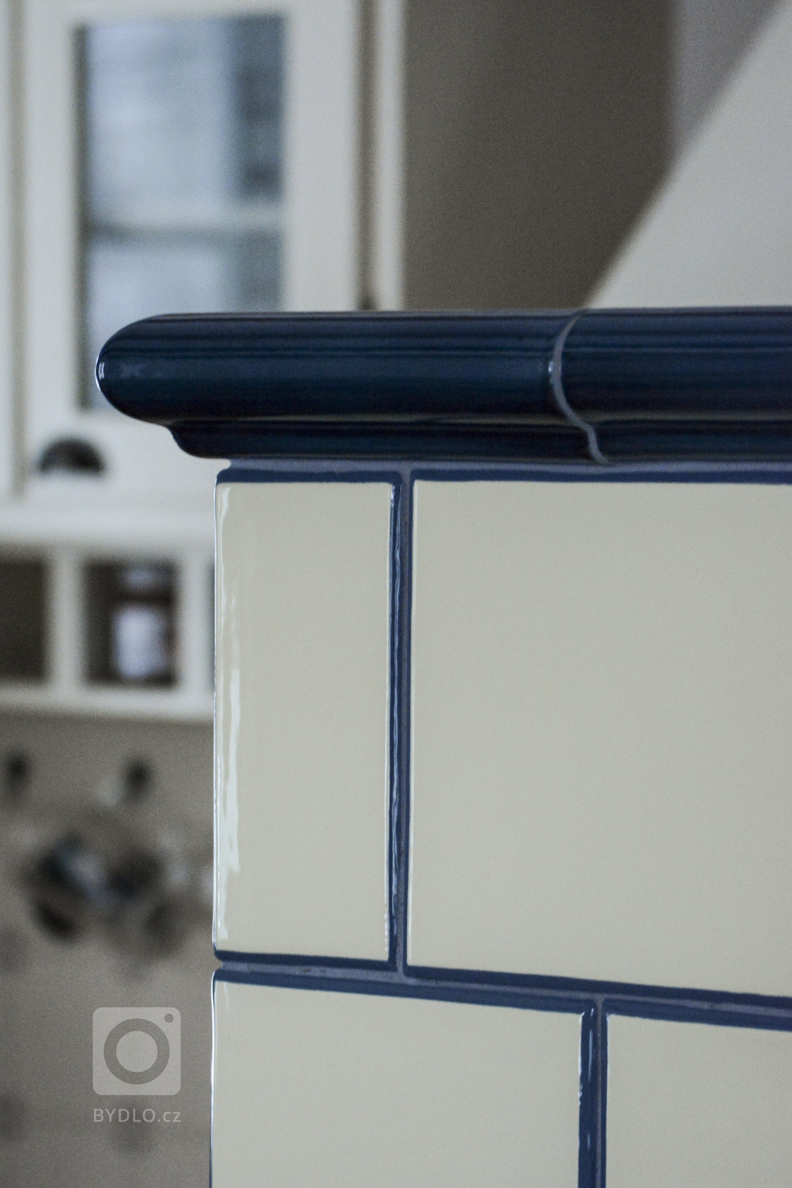 Kachlový sporák v lehce provensálském stylu, realizace Mojmír Jauernig. Součástí sporáku jsou také dvě trouby. Při stavbě byly použity kachle K&amp;K POKER,…