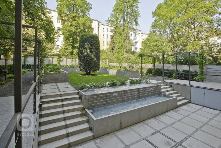 add picture to album