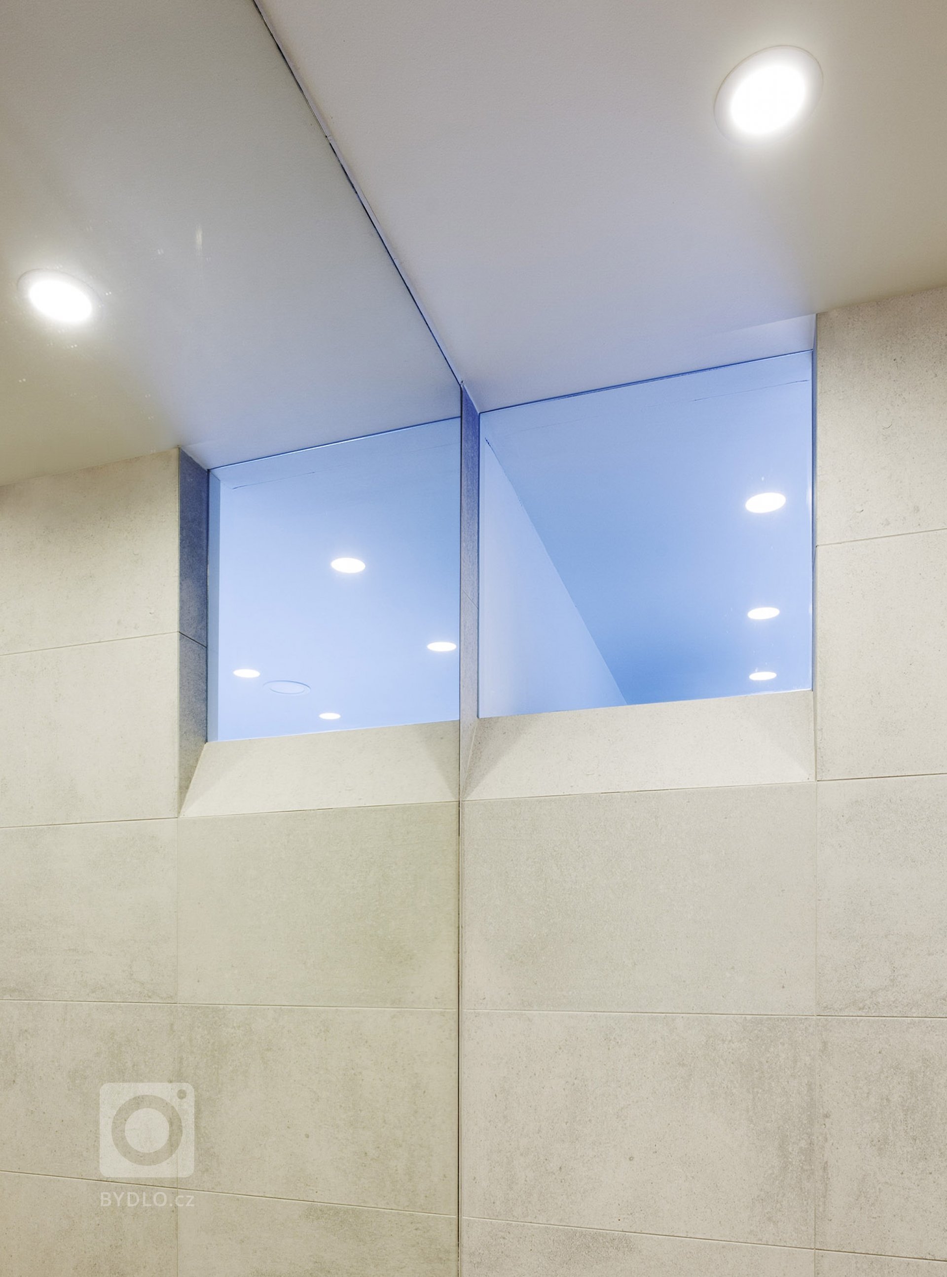 Předmětem stavebních úprav byl třípokojový byt v&nbsp;panelovém domě v&nbsp;Praze-Chodově. Zadáním bylo vytvoření moderního světlého interiéru a upravení…