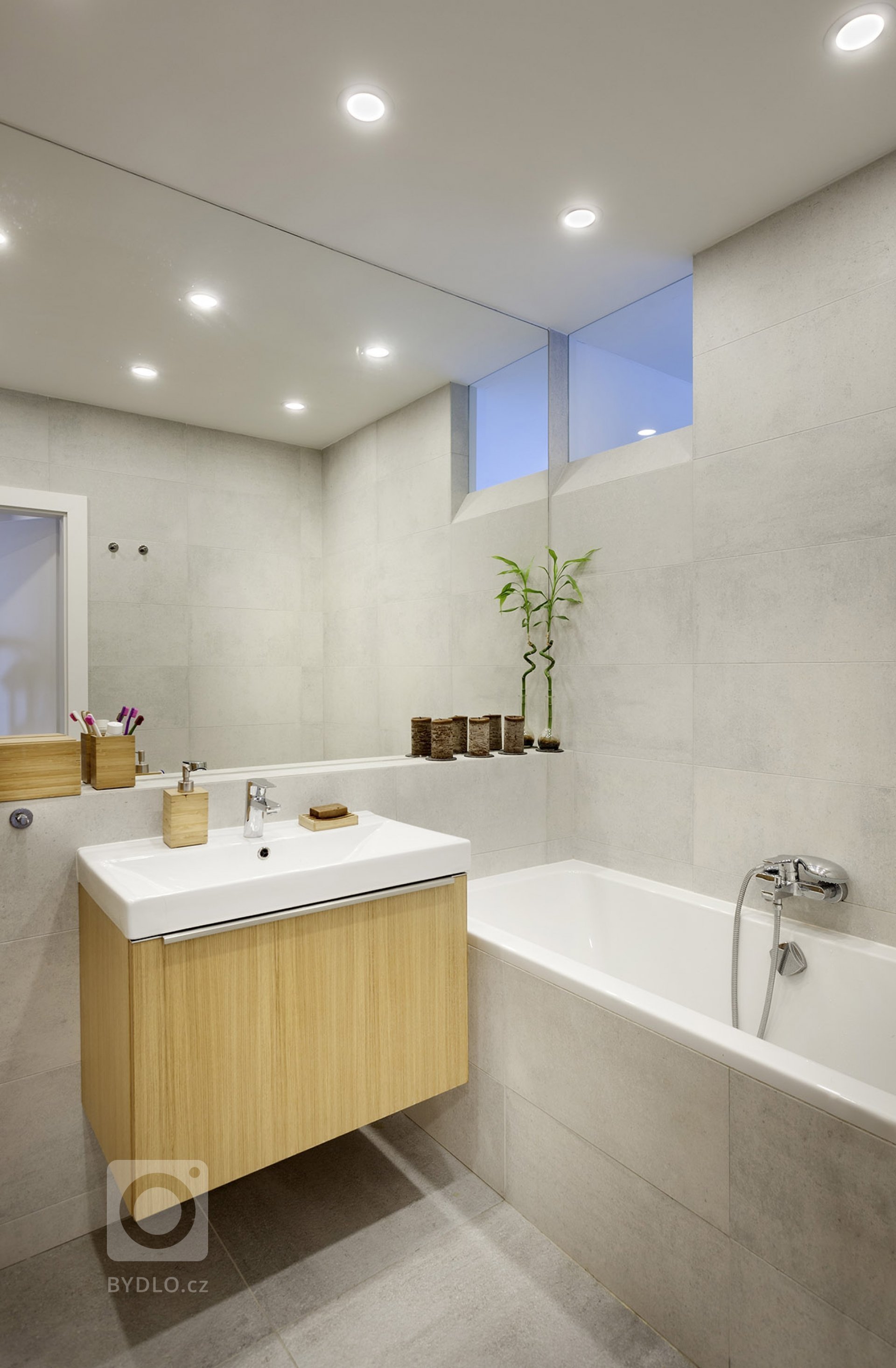 Předmětem stavebních úprav byl třípokojový byt v&nbsp;panelovém domě v&nbsp;Praze-Chodově. Zadáním bylo vytvoření moderního světlého interiéru a upravení…