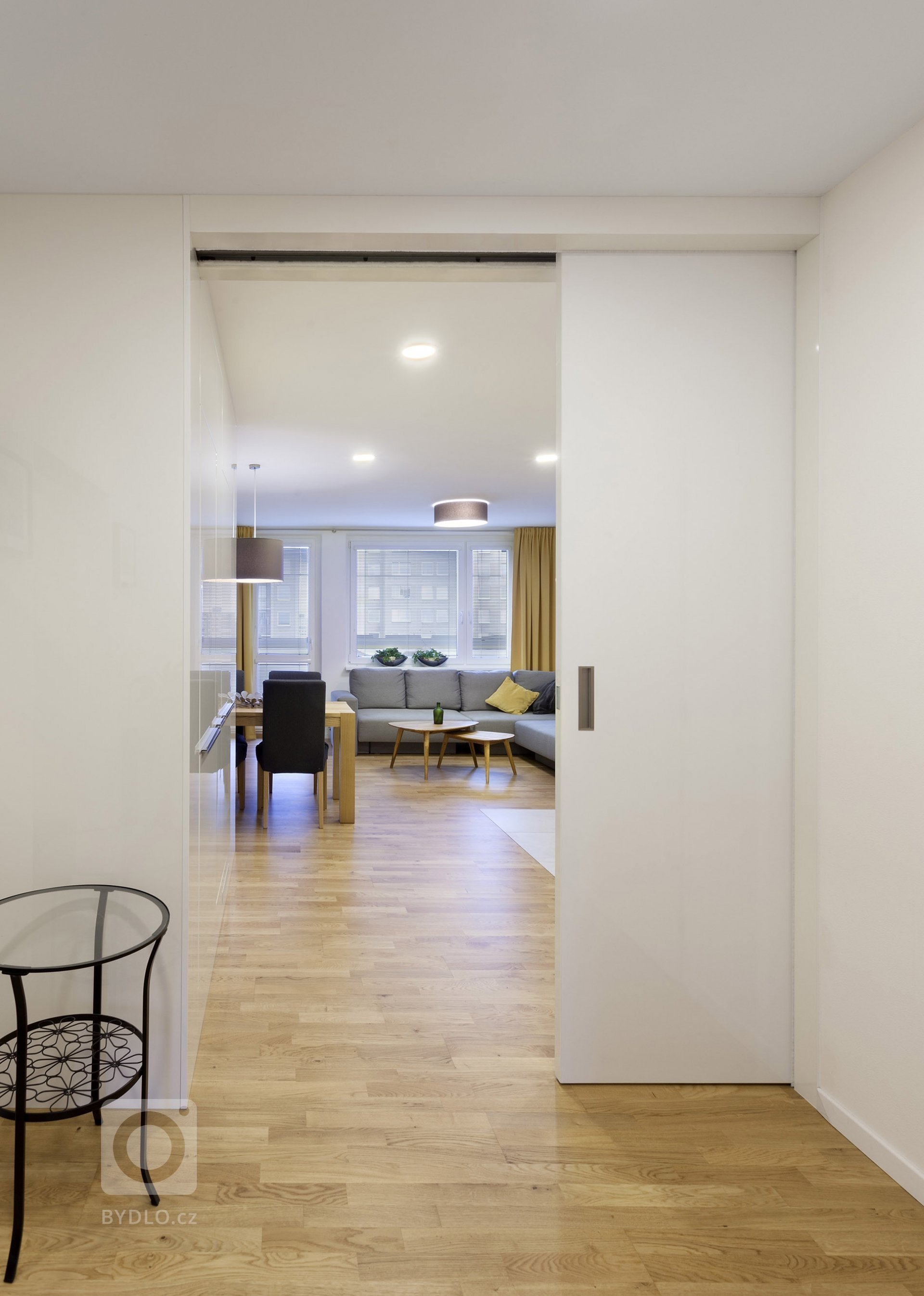 Předmětem stavebních úprav byl třípokojový byt v&nbsp;panelovém domě v&nbsp;Praze-Chodově. Zadáním bylo vytvoření moderního světlého interiéru a upravení…