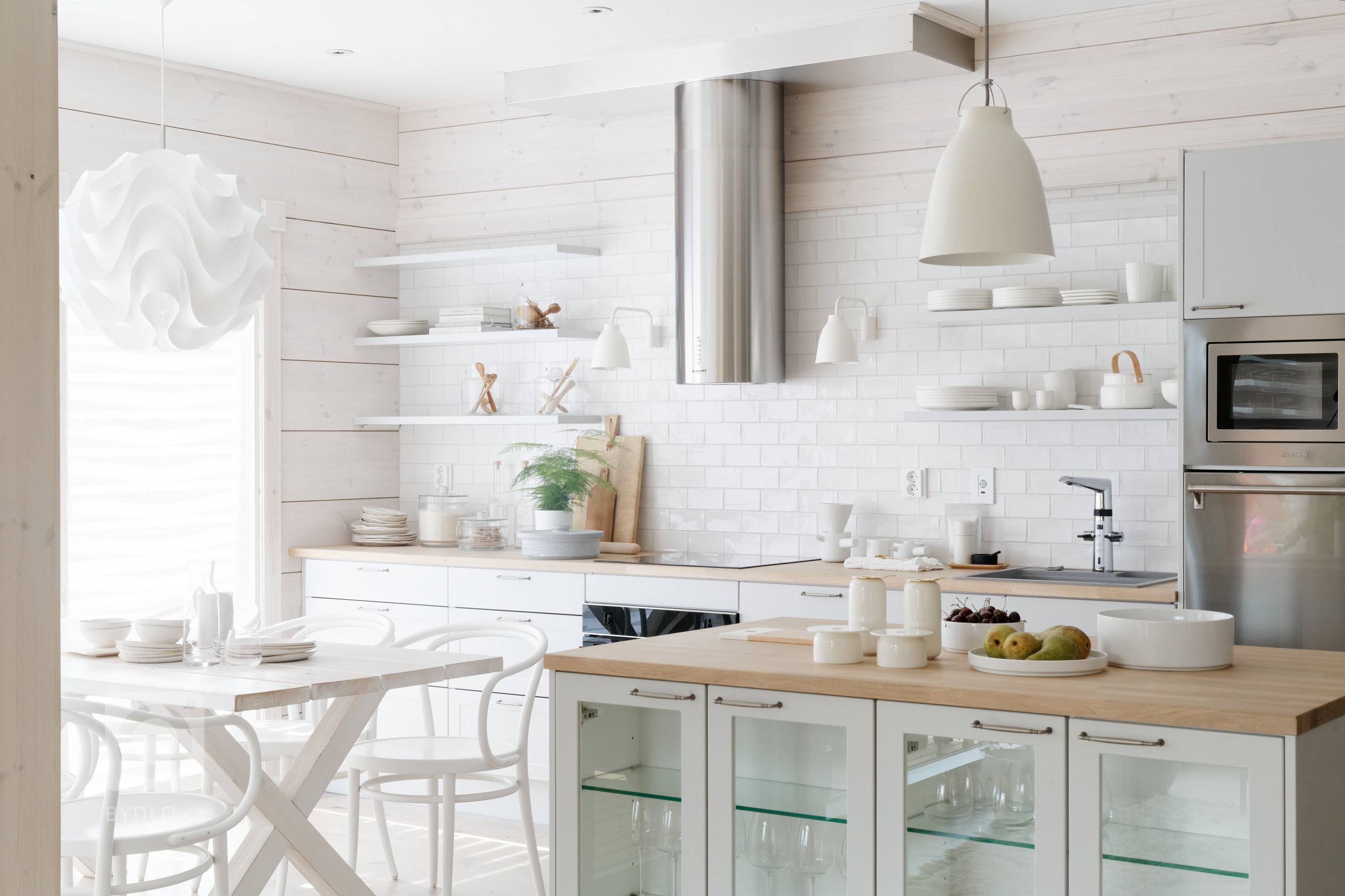 Srubový typový dům Toive upravený na míru a dle přání majitelů postavený ve finském městě Mikkeli. Exteriér domu má tak ryze moderní vzhled, přesto je…