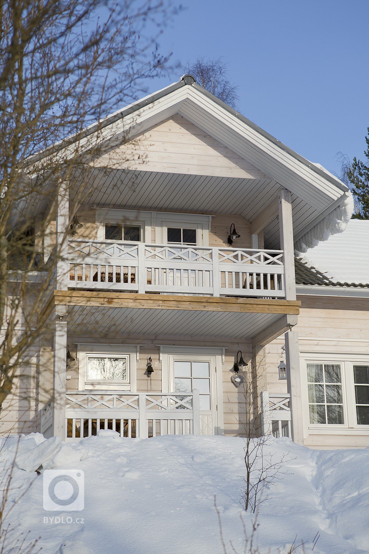 Další z velice&nbsp;povedených realizací srubového domu KONTIO na přání majitelů. Dřevěný interiér v přírodních odstínech&nbsp;vytváří unikatní atmosféru.…