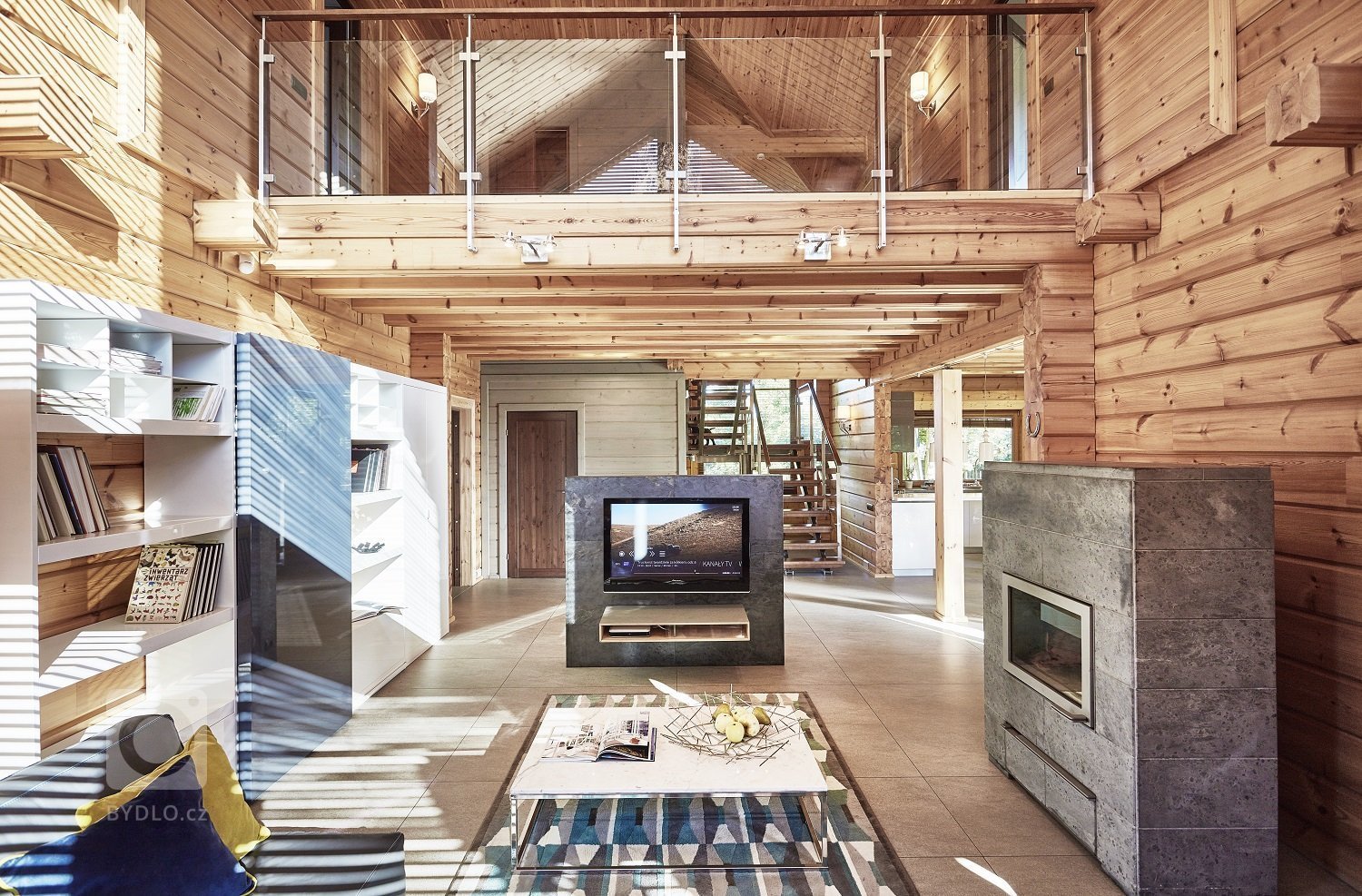 Pohádkový finský srubový dům KONTIO River House 2 se pyšní&nbsp;moderním interiérem, který klade důraz zejména na přírodní tóny&nbsp;a citlivě mísí několik…