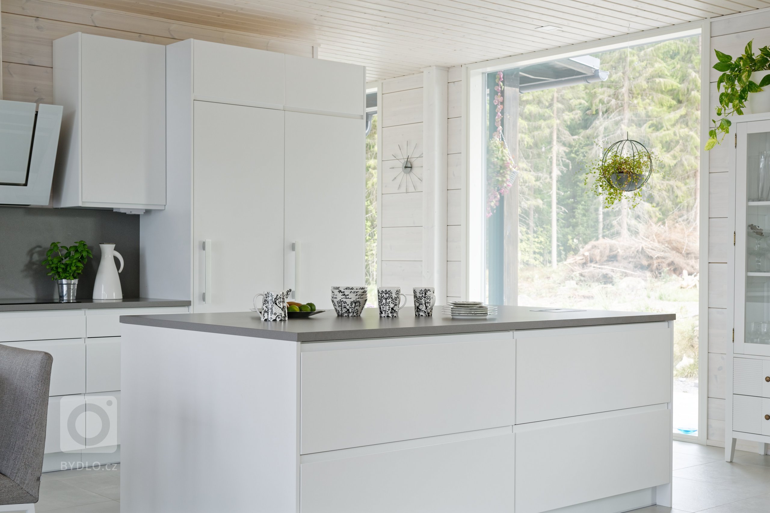 KONTIO Glasshouse je dřevěný dům z lepených hranolů SmartLog o rozměrech 205x275 (inovativní technologie SmartLog zamezuje sedání dřeva). Tento Glasshouse s…